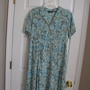 Eddie Bauer Dress Size Large; Light blue with brown pattern; Knee length; wit